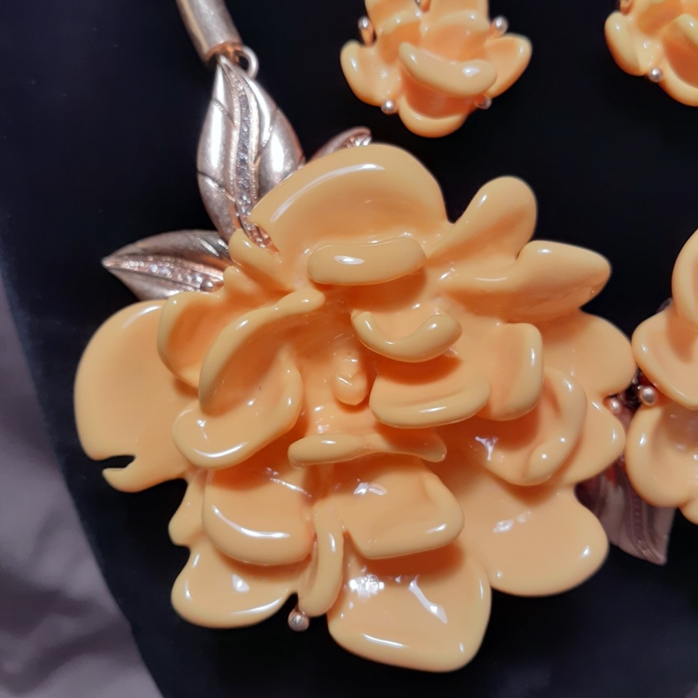 Signed Oscar de la Renta Marigold Necklace Set - Picture 3 of 8